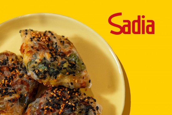 Cheesy Chicken and Spinach Rice Rolls