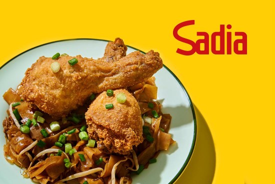 Dry Kway Teow with Crispy Chicken